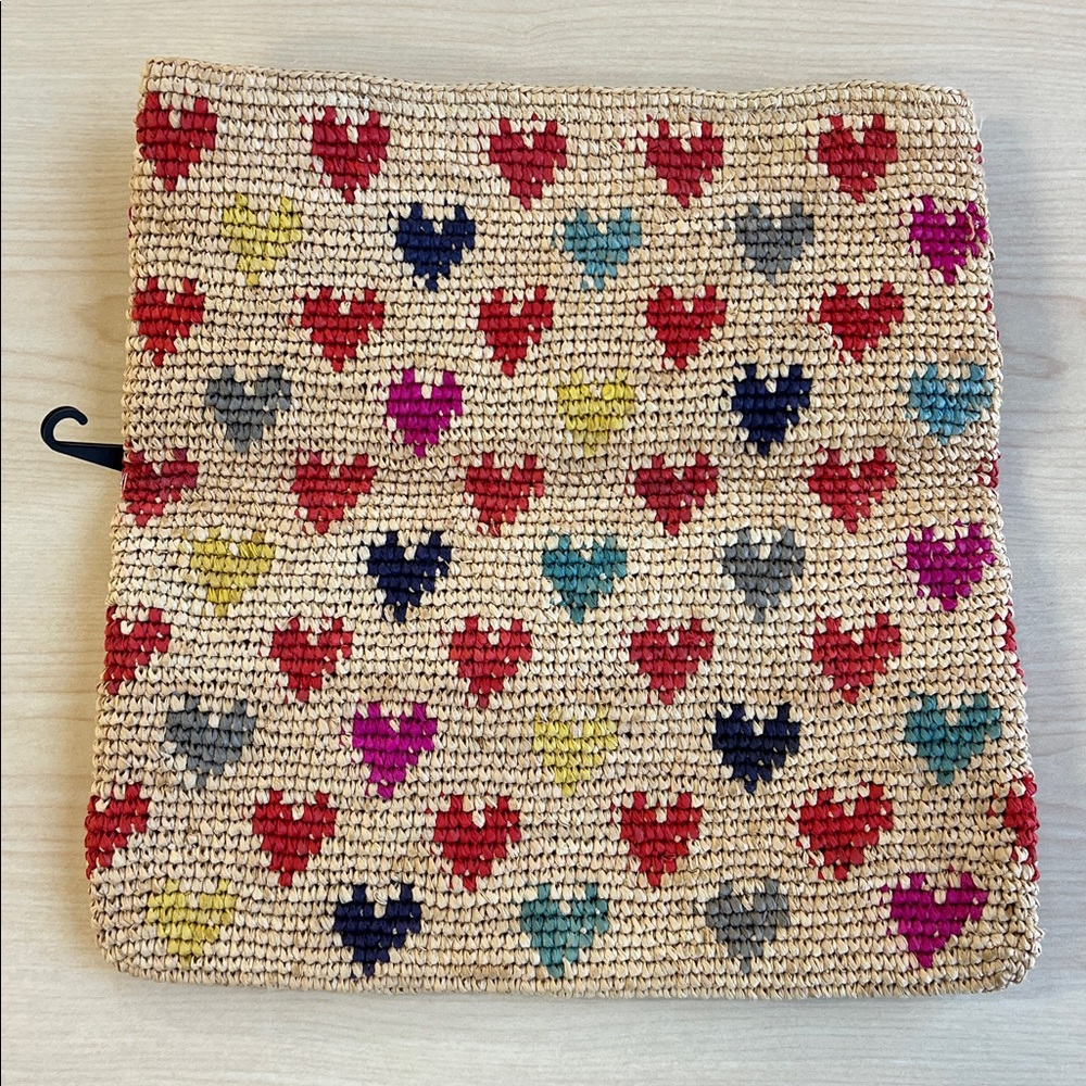 Mar Y Sol handmade in Madagascar amor heart print clutch zippered raffia pouch - Picture 5 of 7